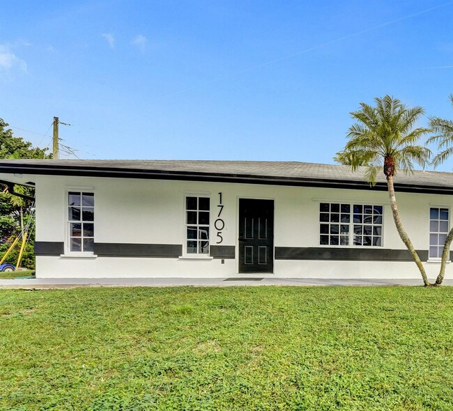 1705 SW 100th Ave in Miramar, FL - Building Photo - Building Photo