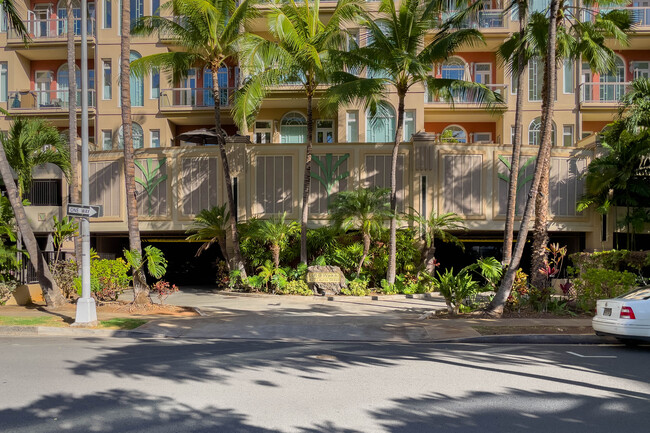 Loft at Waikiki in Honolulu, HI - Building Photo - Building Photo