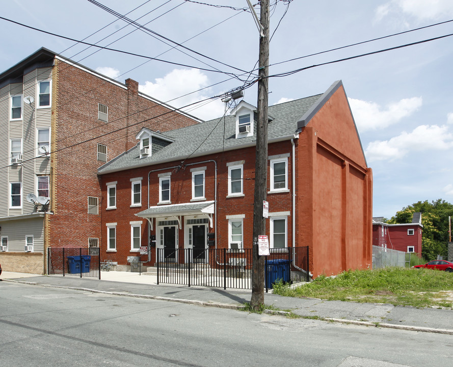 67 Newbury St in Lawrence, MA - Foto de edificio