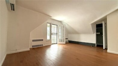 28-16-28210 210th Pl in Queens, NY - Building Photo - Building Photo