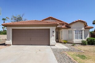 633 S Bonito Ct in Gilbert, AZ - Building Photo