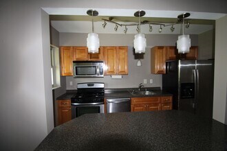 1562-1568-1568 Waltham Rd in Upper Arlington, OH - Foto de edificio - Building Photo