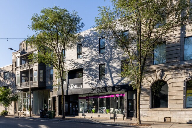 5048-5054 Saint-Laurent in Montréal, QC - Building Photo - Building Photo