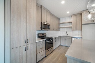 Luxurious University Park townhome near St... in Portland, OR - Building Photo - Building Photo