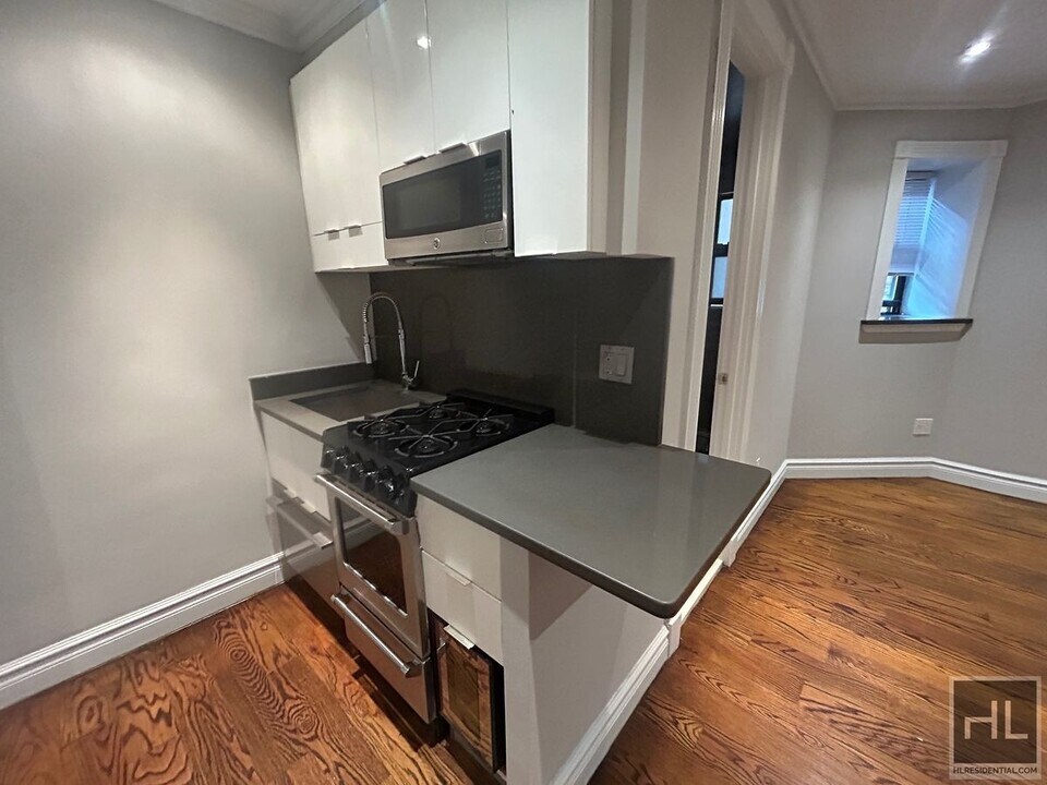 East 25th Street in New York, NY - Building Photo
