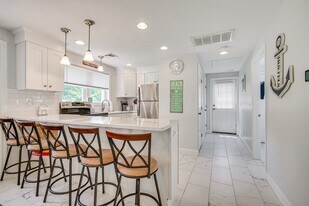 25 Biscayne Blvd in Old Lyme, CT - Building Photo