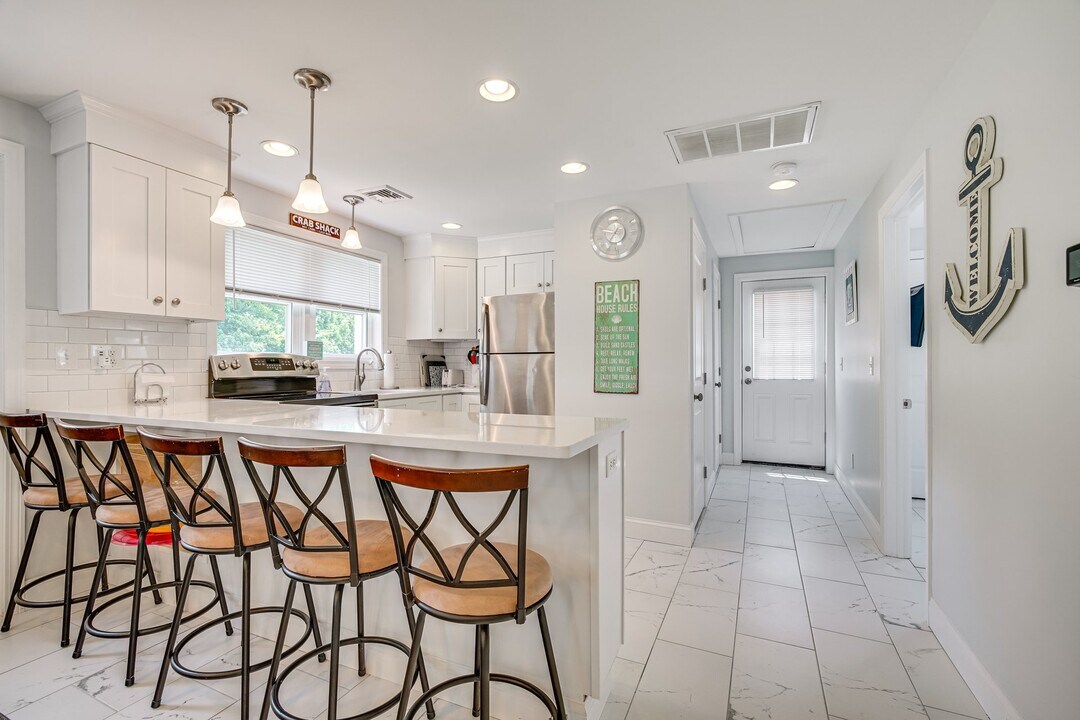 25 Biscayne Blvd in Old Lyme, CT - Building Photo