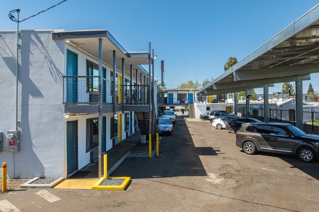 Sequoia Village in Visalia, CA - Building Photo - Building Photo