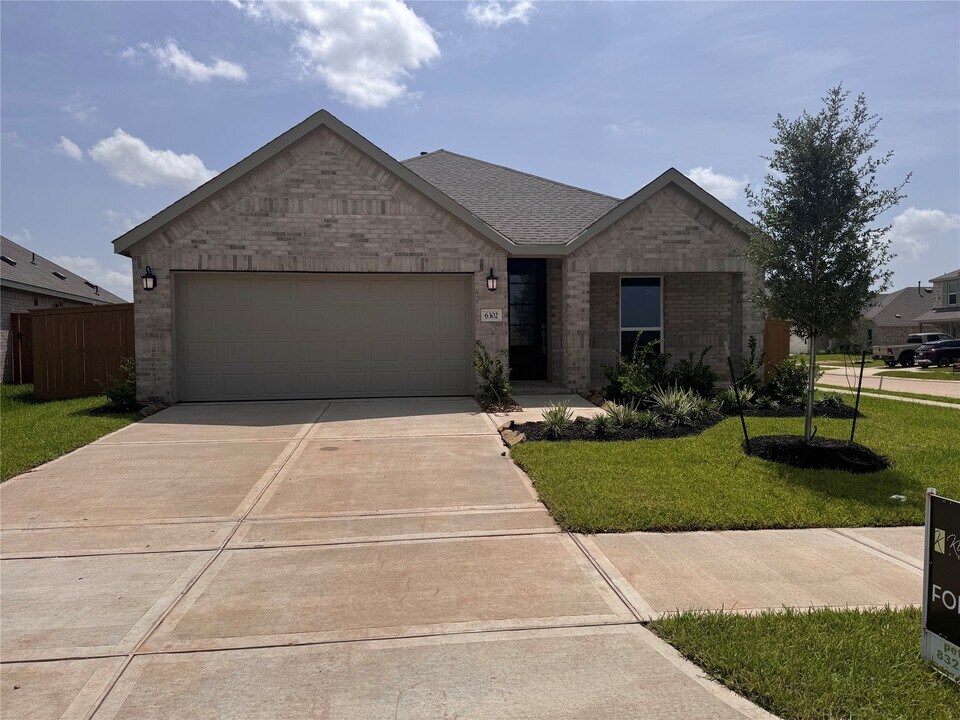 6302 Symphony Wave Dr in Park Row, TX - Building Photo