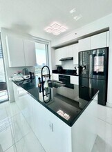 79 SW 12th St, Unit 1806 in Miami, FL - Building Photo - Building Photo