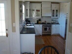 1535 9th St, Unit Upper in Alameda, CA - Foto de edificio - Building Photo