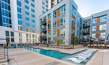 Uptown 550 in Charlotte, NC - Building Photo - Building Photo