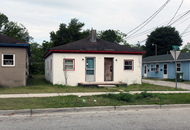 708-712 S 9th St in Wilmington, NC - Building Photo - Building Photo