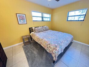 737 SE 4th Ave in Gainesville, FL - Foto de edificio - Building Photo