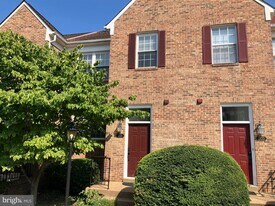 2131 Dominion Heights Ct in Falls Church, VA - Building Photo