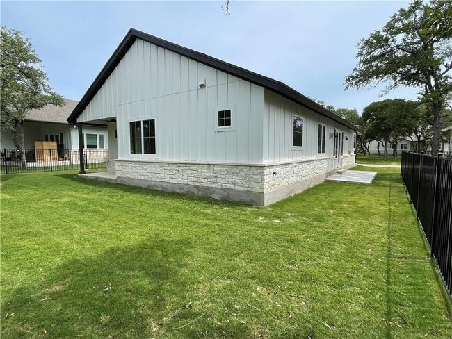 170 Bunker Rnch Blvd in Dripping Springs, TX - Building Photo - Building Photo