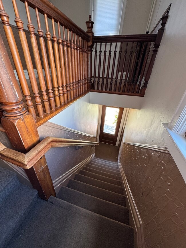 9 Hawthorne Ave, Unit 2nd floor in Troy, NY - Foto de edificio - Building Photo