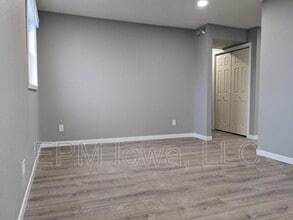 105 Ludland Dr in Manchester, IA - Building Photo - Building Photo