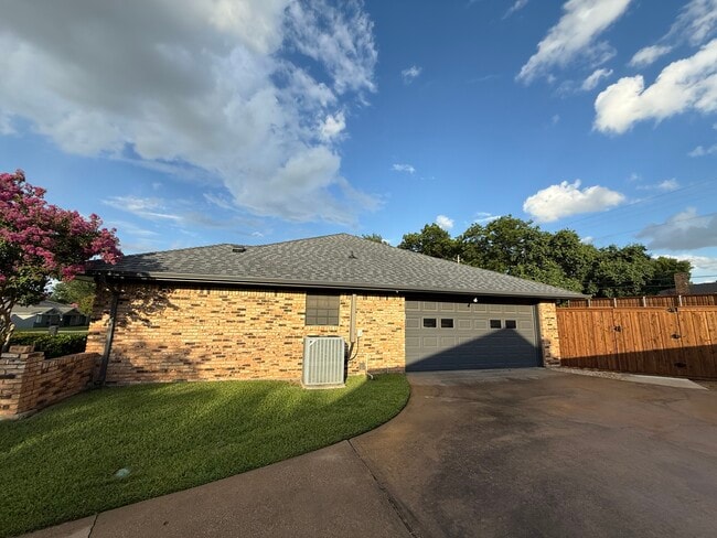 206 Turpin Dr in Lewisville, TX - Building Photo - Building Photo