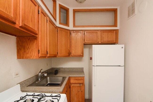 2249 W Wilson Ave in Chicago, IL - Building Photo - Building Photo