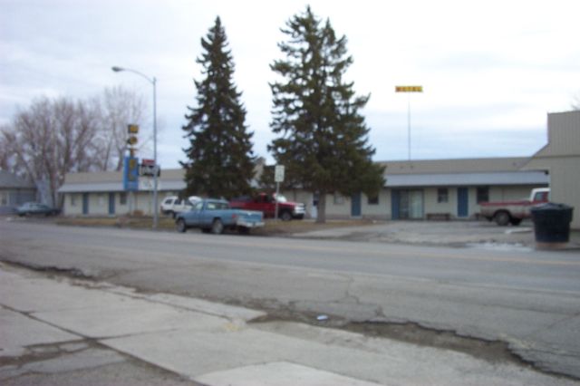 320 W Main St in Laurel, MT - Foto de edificio