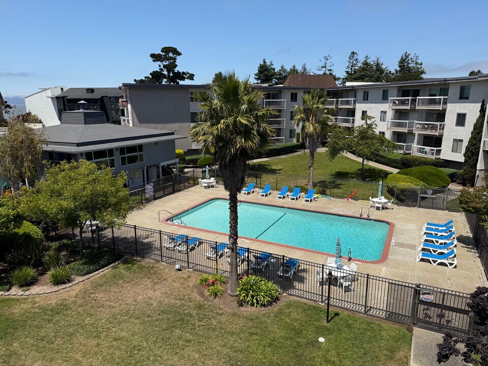960 Shorepoint Ct, Unit 300 in Alameda, CA - Building Photo
