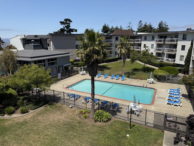 property at 960 Shorepoint Ct