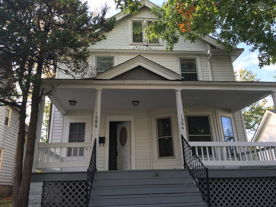 1506 Garden Dr, Unit 1504 garden Drive Lower in South Euclid, OH - Foto de edificio