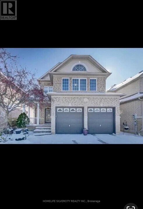 3 Darren Ave in Whitby, ON - Building Photo