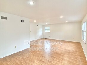 701 Essex Park Dr in Hampton, VA - Building Photo - Building Photo