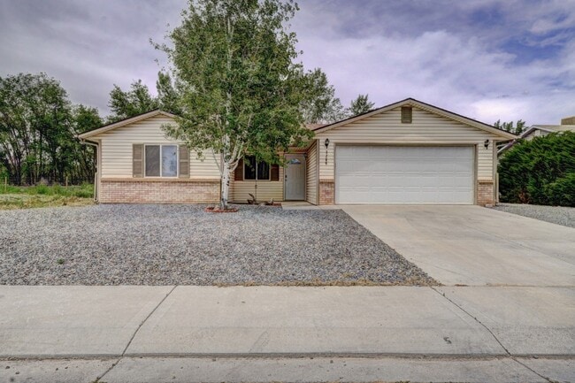 property at 3286 Point Ave