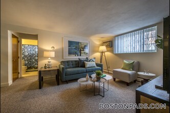 11 Brattle St, Unit 9 in Arlington, MA - Foto de edificio - Building Photo