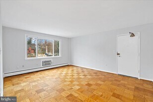 945 N Barton St in Arlington, VA - Building Photo