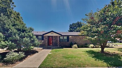 1012 SE 8th St in Moore, OK - Building Photo - Building Photo