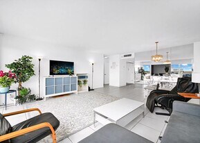 2100 Sans Souci Blvd, Unit A509 in North Miami, FL - Building Photo