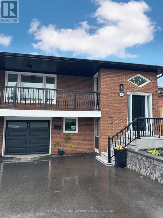 35 Raymond Rd in Vaughan, ON - Building Photo