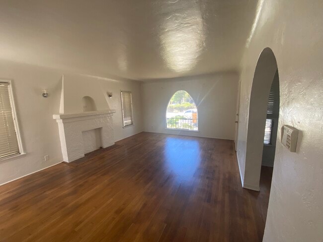 3016 W 43rd Plz, Unit 1 in Los Angeles, CA - Building Photo - Building Photo