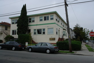 1200 Carmelita Ave in Burlingame, CA - Building Photo - Building Photo