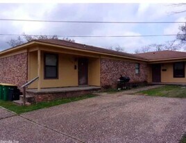 1722 W 44th St, Unit B in North Little Rock, AR - Building Photo
