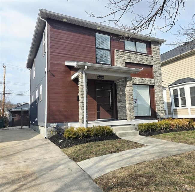 property at 1277 E Lincoln St