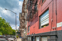 331 East 5th Street in New York, NY - Foto de edificio - Building Photo