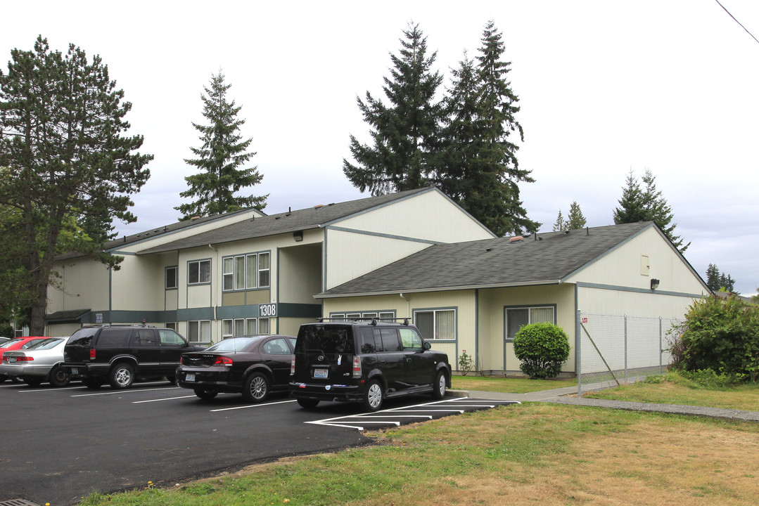 Trailside Village Apartments in Everett, WA - Building Photo