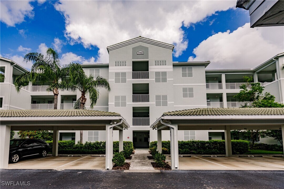 3980 Loblolly Bay Dr in Naples, FL - Building Photo