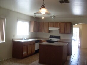657 W Firehawk Dr in Green Valley, AZ - Building Photo - Building Photo