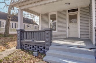 2121 N Benton Ave in Springfield, MO - Building Photo - Building Photo
