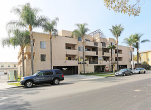 Excelsior Apartments in Santa Ana, CA - Foto de edificio - Building Photo