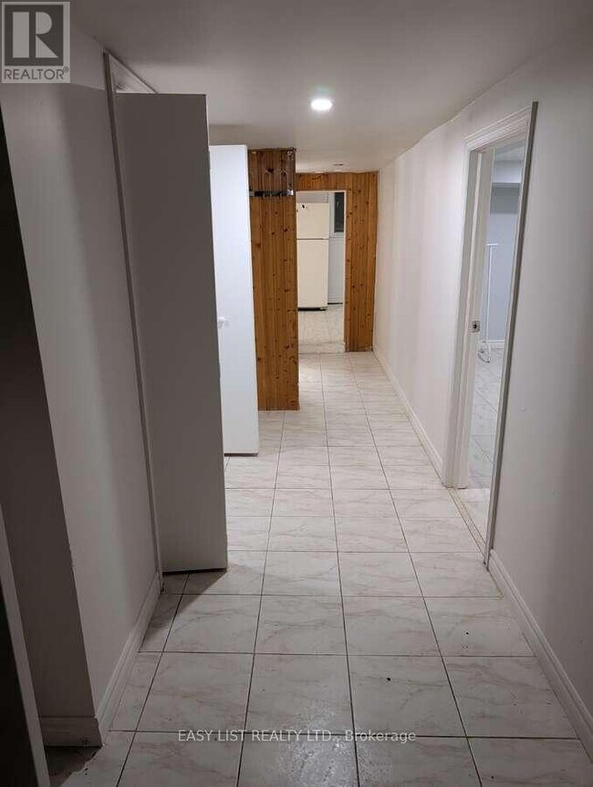 21 Patricia Ave in Toronto, ON - Building Photo - Building Photo