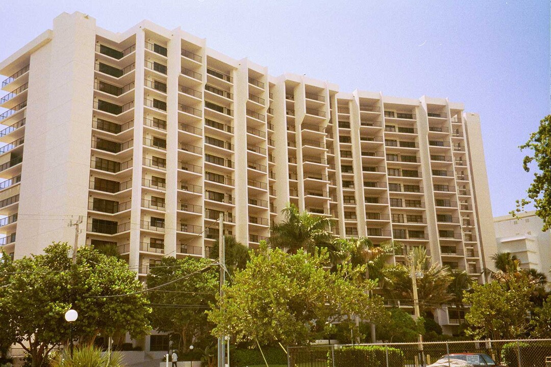 Hampton Beach Club in Pompano Beach, FL - Building Photo