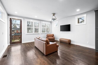 1833 16th Ave N in Nashville, TN - Building Photo - Building Photo