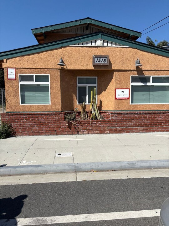 1515 E Broadway in Long Beach, CA - Building Photo